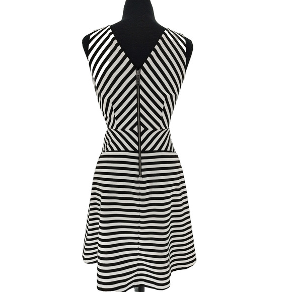 Michael Kors Woman Black White Stripe Fit&Flare Dress Size 6 Bodice Line Cut Out - Picture 4 of 13
